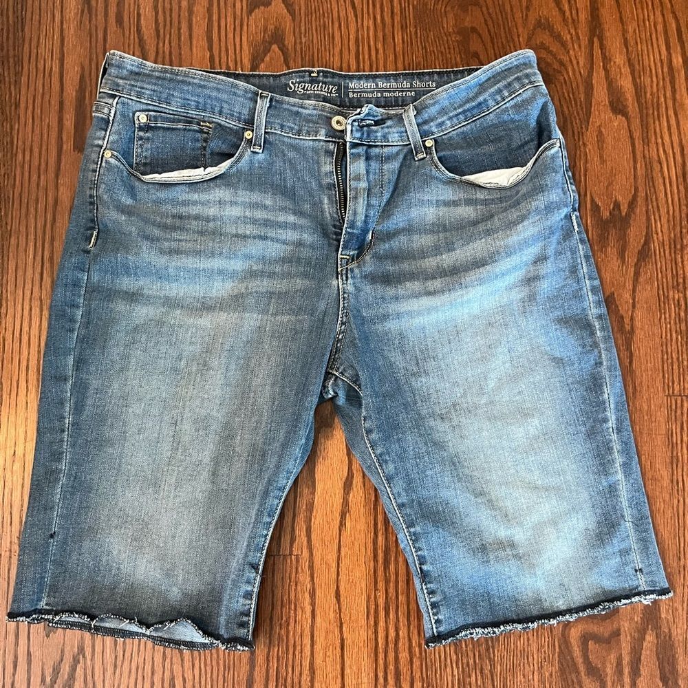 Signature Levis Strauss Bermuda Shorts NWOT